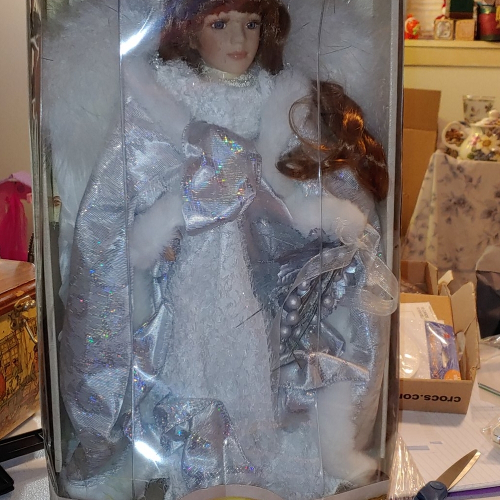 COLLECTORS CHOICE PORCELAIN ANGEL NEW IN BOX